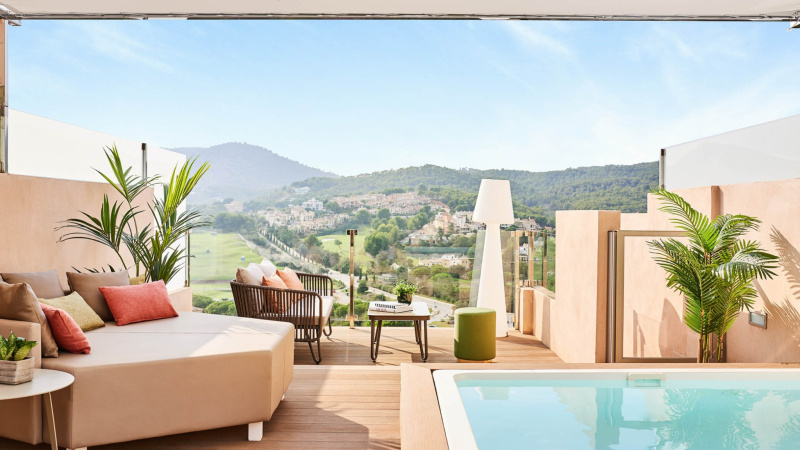 One Bedroom Penthouse Suite with Plunge Pool